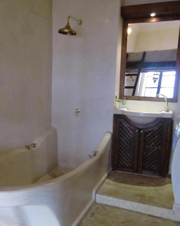 Riad Thais Эс-Сувейра Номер фото